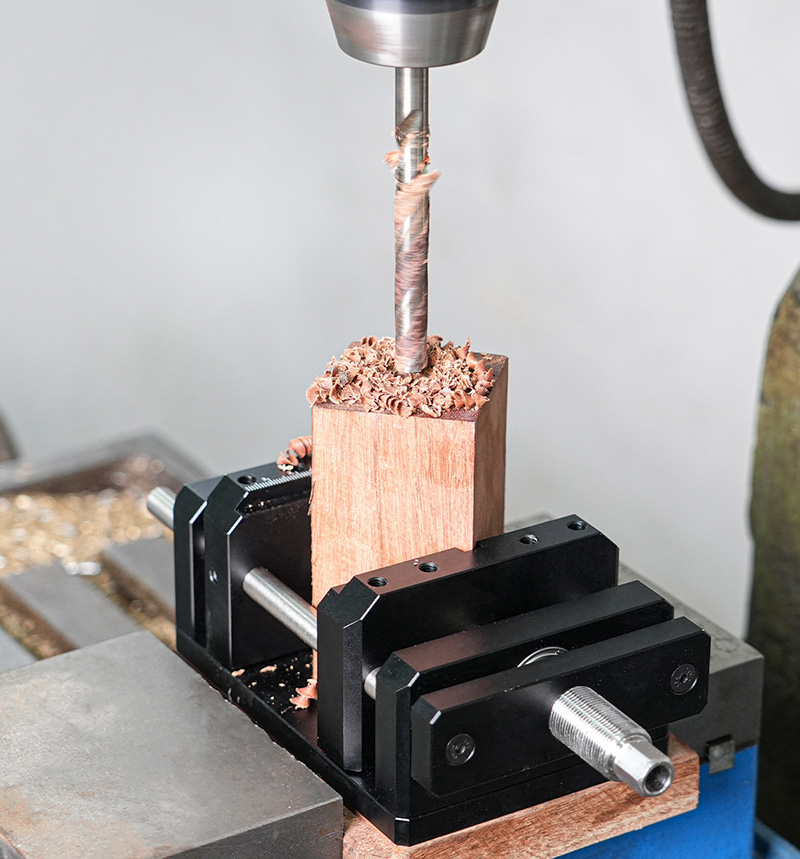 Samocentrujący zacisk stolarsk – Woodworking Bench Vise recenzja i cena
